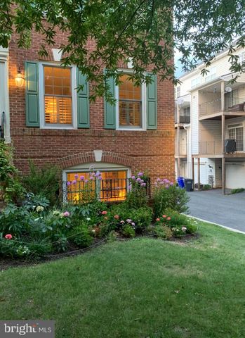 $624,000 | 715 Massey Lane, Unit A, Alexandria, VA 22314