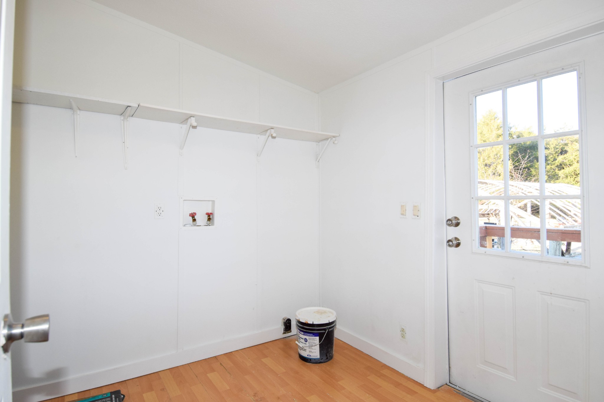 635 Celsor Road Hartsville, TN 37074 - Photo 21 of 44 a view of a livingroom with wooden floor and a window