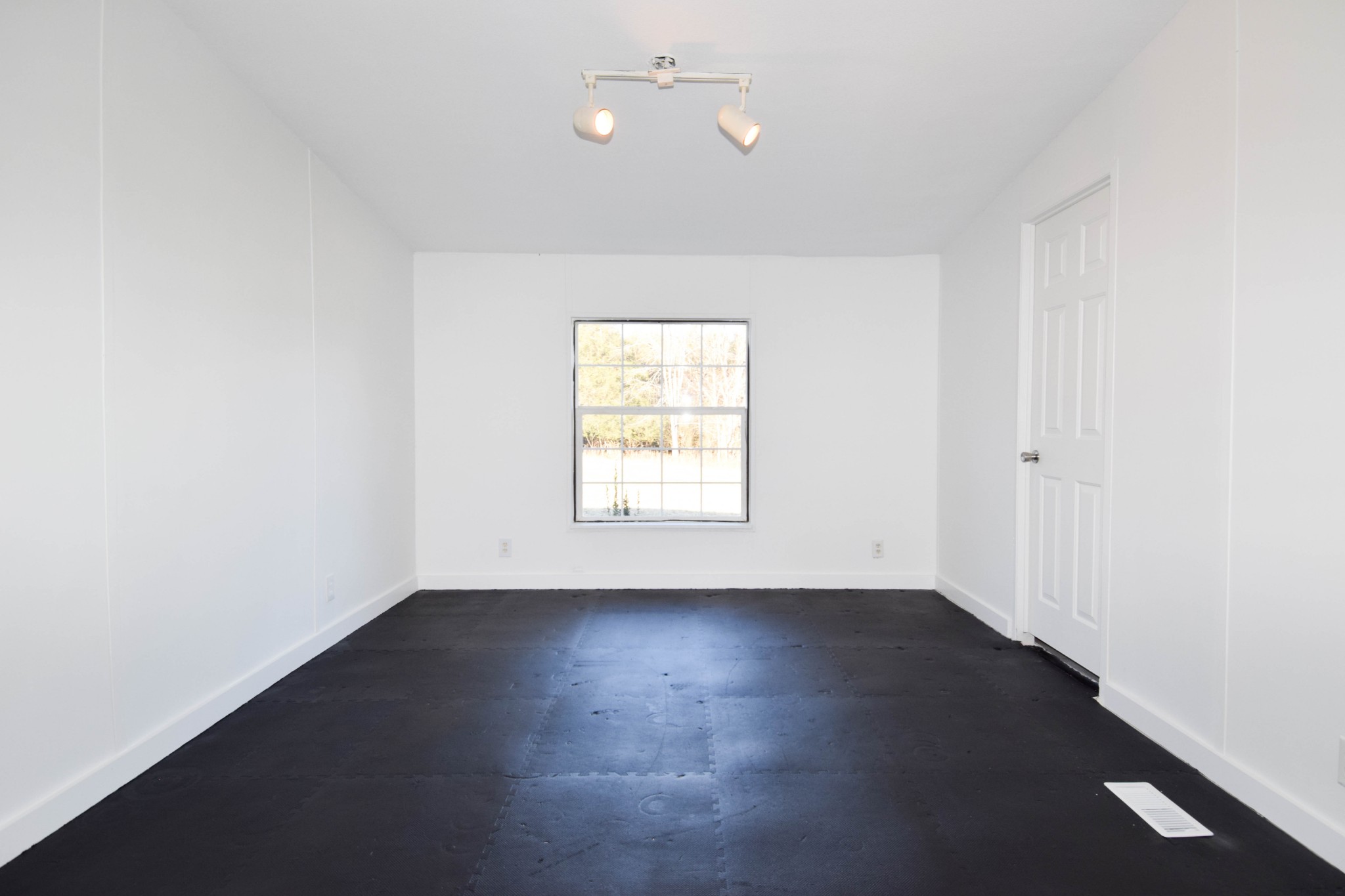 635 Celsor Road Hartsville, TN 37074 - Photo 28 of 44 an empty room with wooden floor and windows