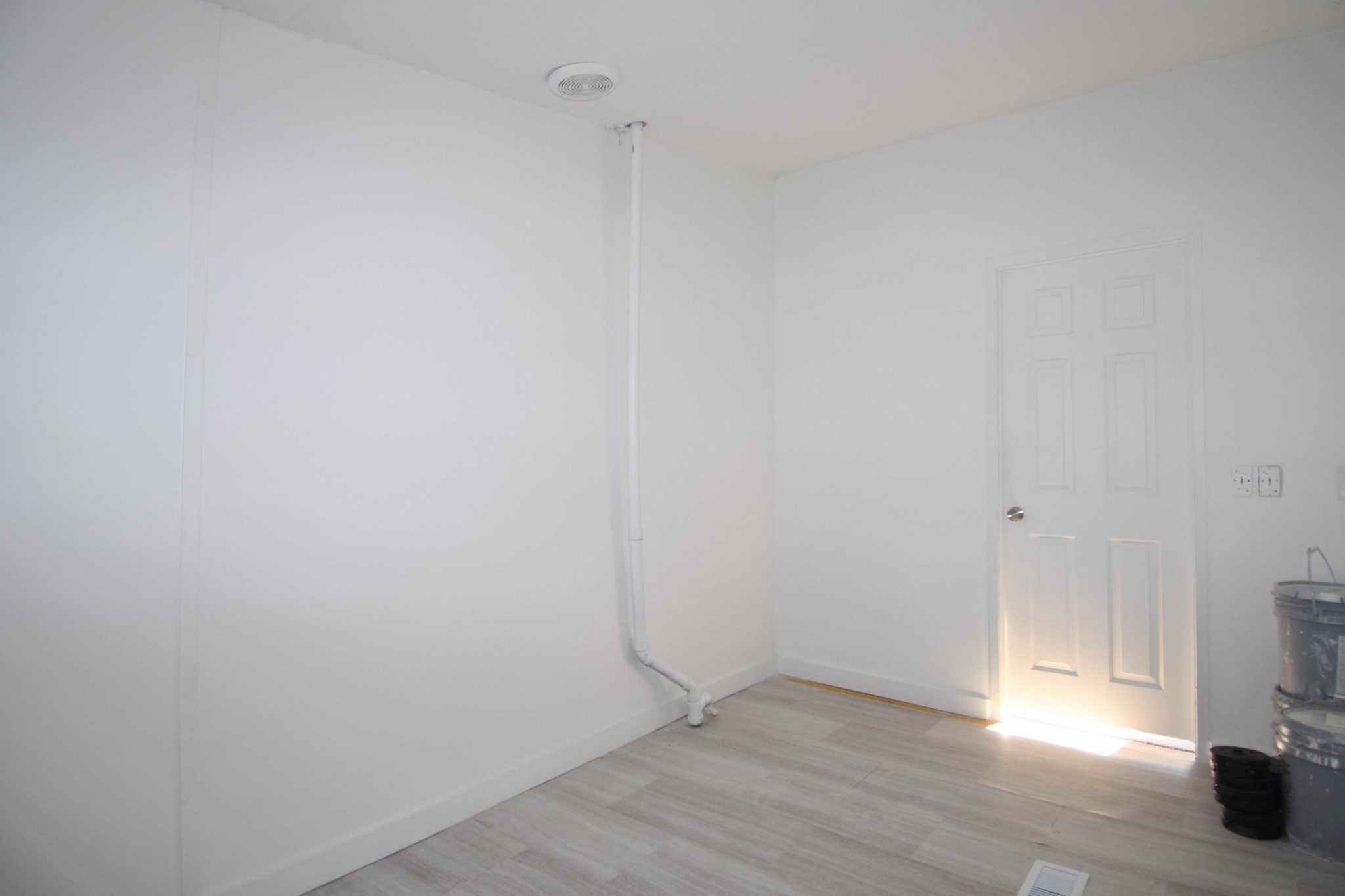 635 Celsor Road Hartsville, TN 37074 - Photo 31 of 44 a view of an empty room and a window