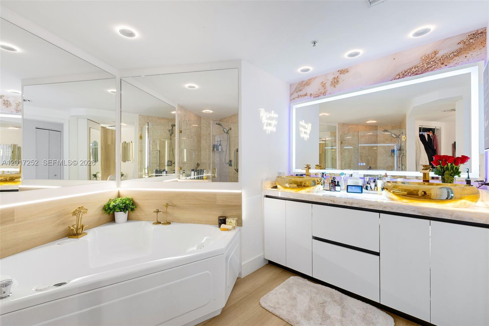 848 Brickell Key Drive, Unit 1601 Miami, FL 33131 - Photo 9 of 20