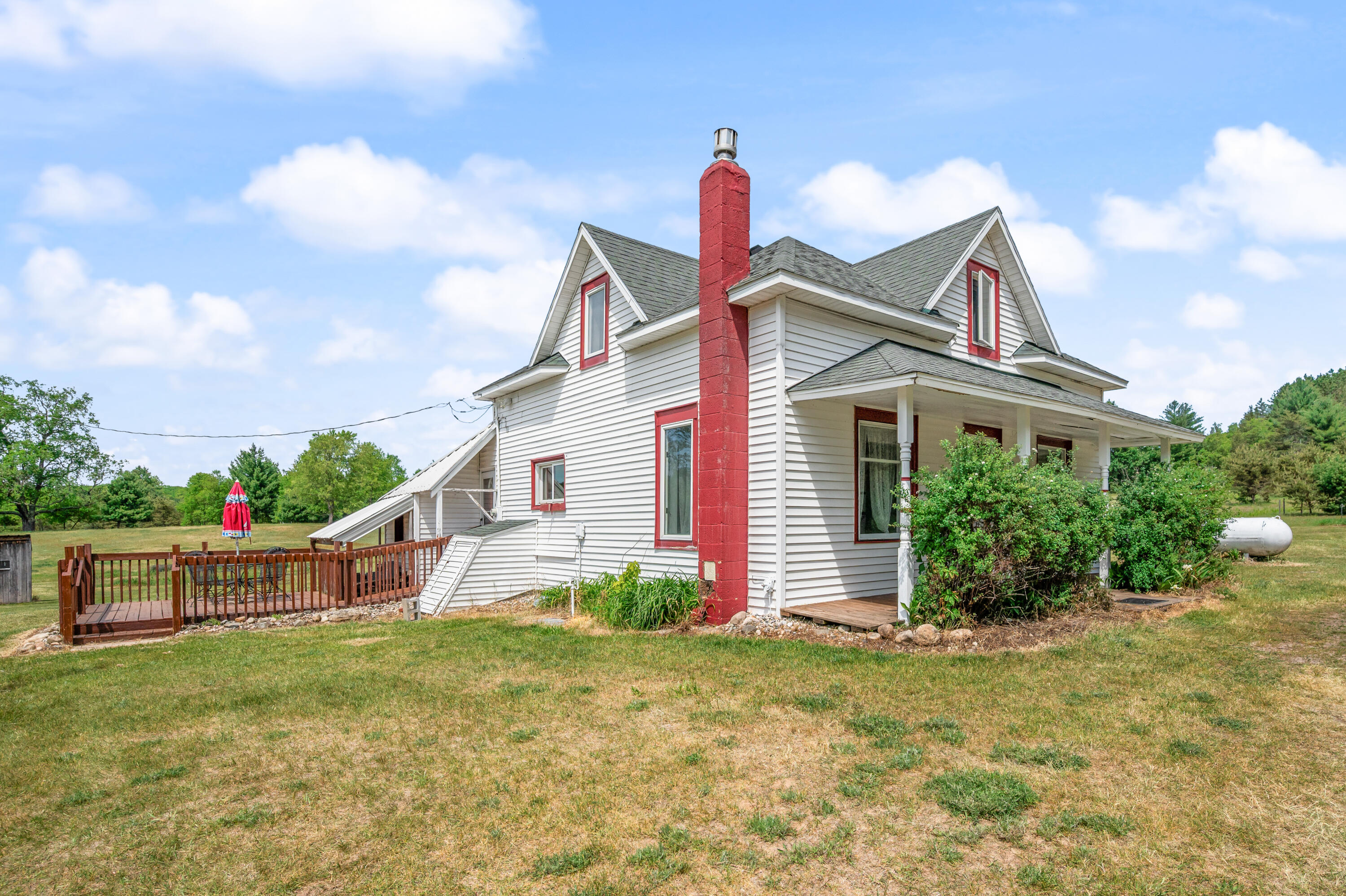5304 West 48 Road Cadillac, MI 49601 - Photo 2 of 35 5304-W48Rd-Cadillac-2