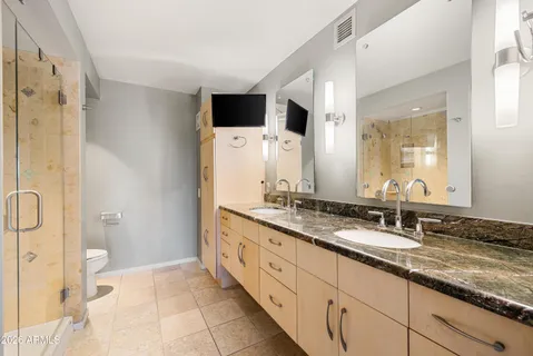 $945,000 | 4808 North 24th Street, Unit 627, Phoenix, AZ 85016