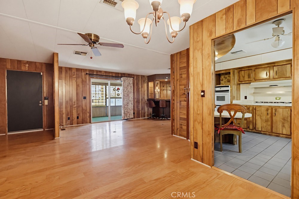31244 North Lakehills Road Castaic, CA 91384 - Photo 17 of 72 Dining area