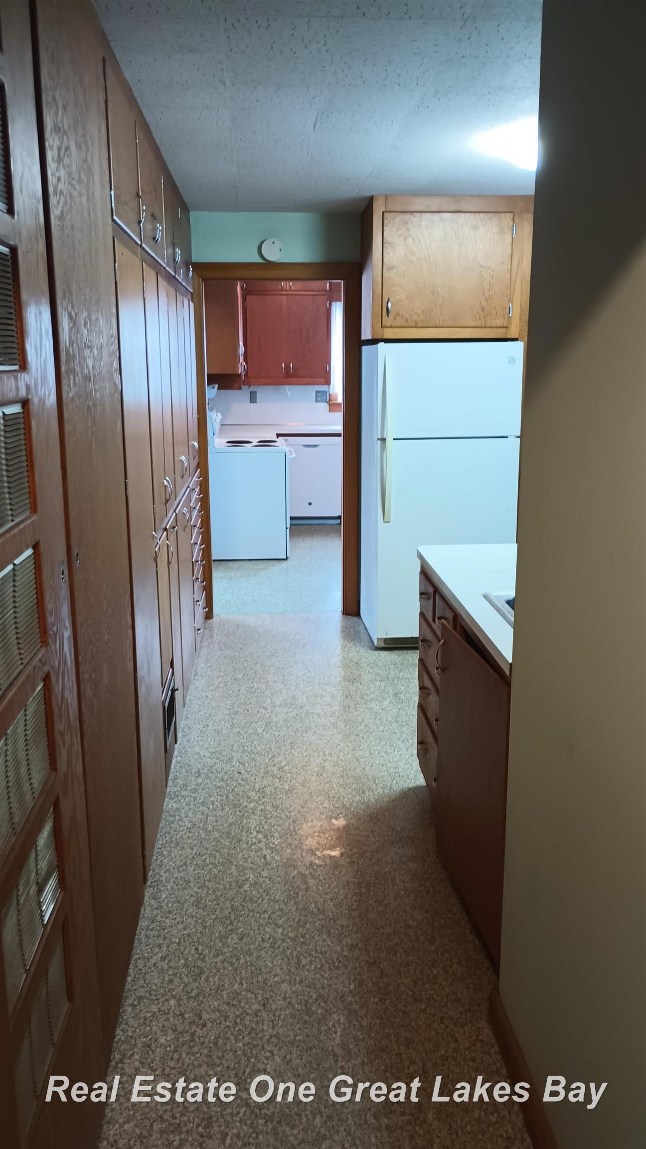 2700 Hemmeter Road Saginaw, MI 48603 - Photo 12 of 19 50164950-86ae64ea-5d66-4974-84bf-53295b424176.JPG