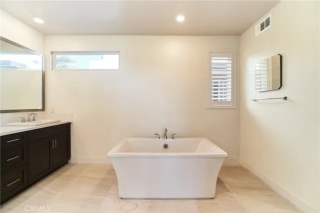 $5,500 | 6 Transport, Tustin, CA 92782