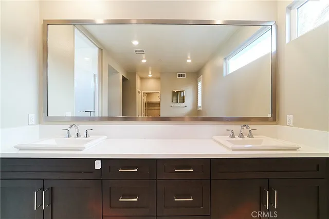 $5,500 | 6 Transport, Tustin, CA 92782