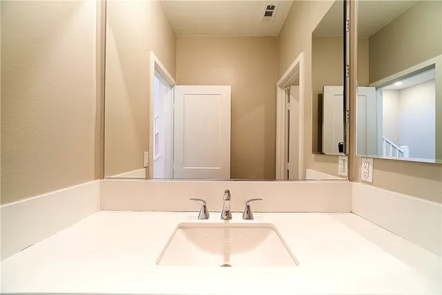 $5,500 | 6 Transport, Tustin, CA 92782