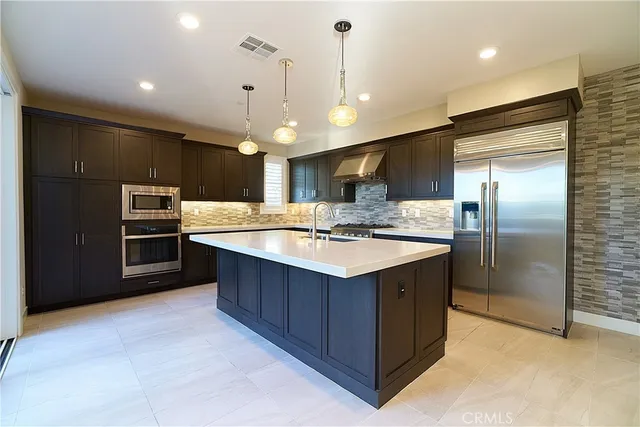 $5,500 | 6 Transport, Tustin, CA 92782