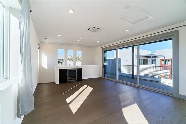 $5,500 | 6 Transport, Tustin, CA 92782