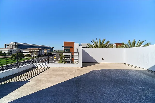 $5,500 | 6 Transport, Tustin, CA 92782