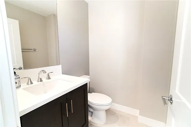 $5,500 | 6 Transport, Tustin, CA 92782