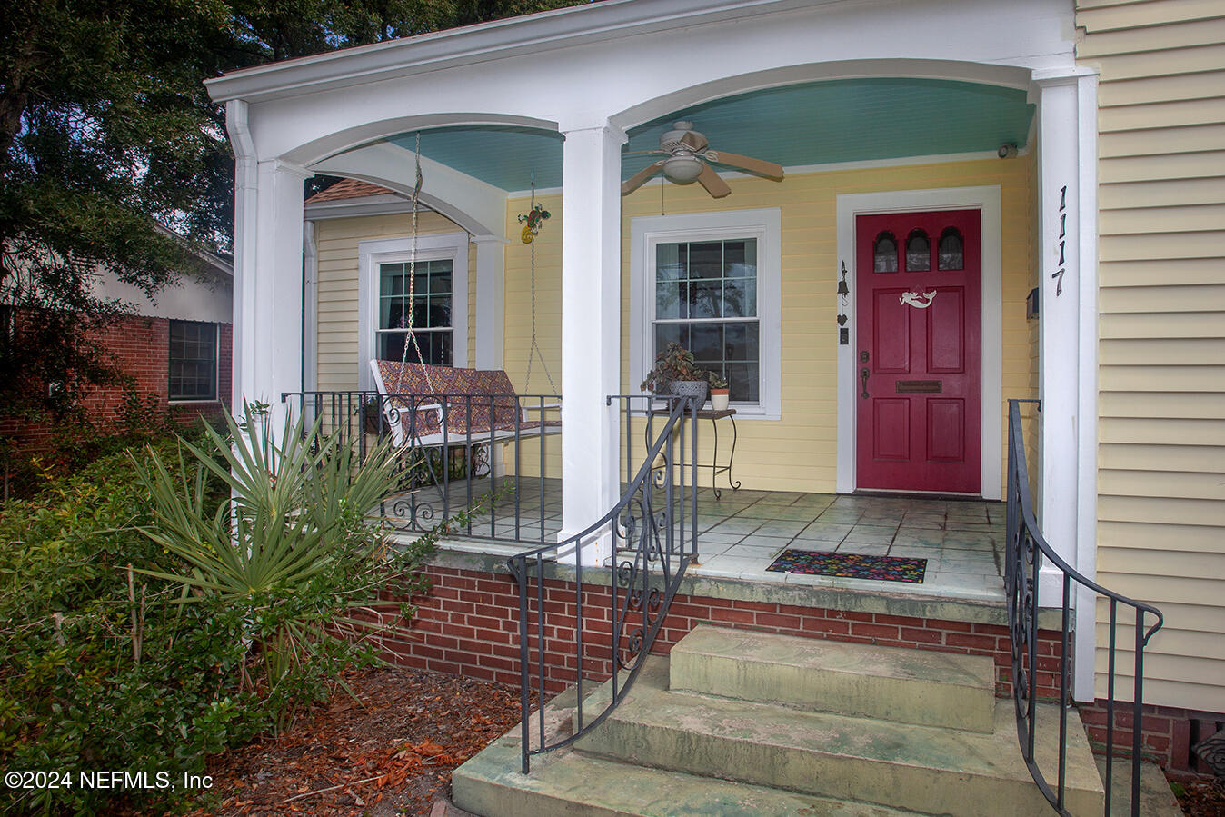 1117 Old Hickory Road Jacksonville, FL 32207 - Photo 2 of 14 a front view of a house with garden