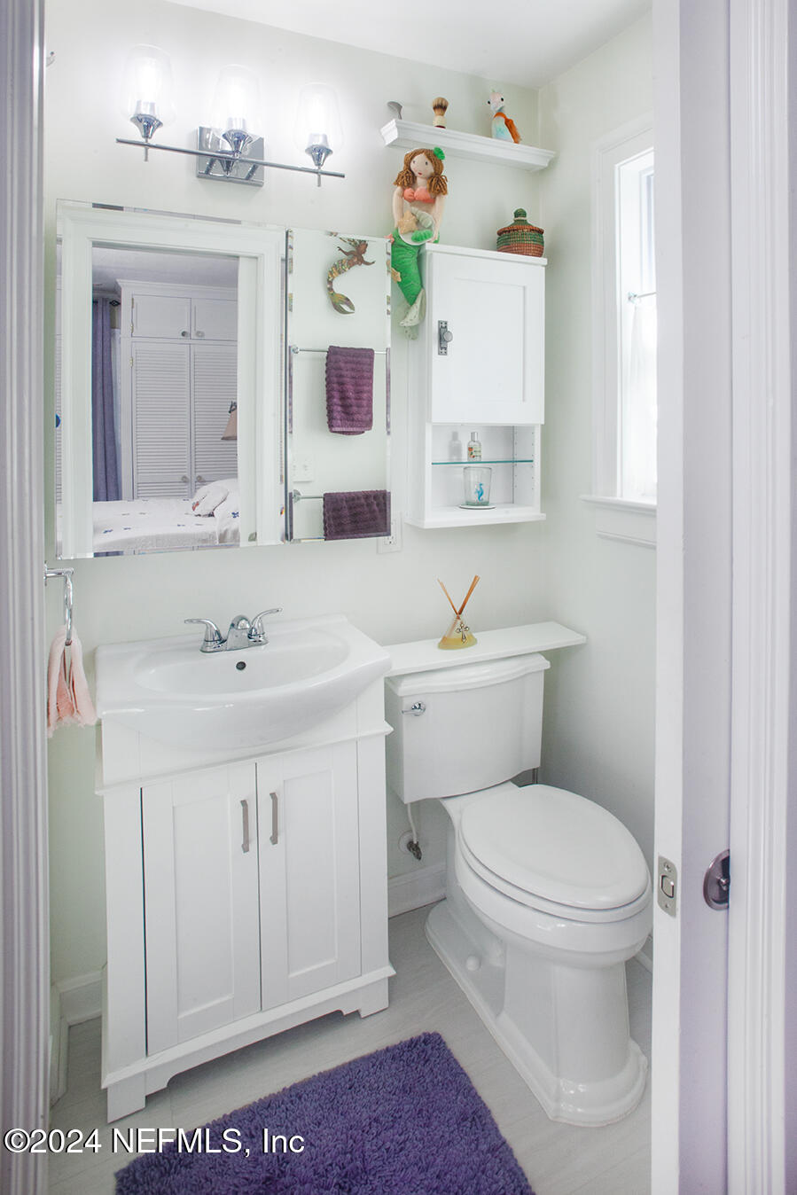 1117 Old Hickory Road Jacksonville, FL 32207 - Photo 10 of 14 a bathroom with a sink a toilet and a mirror