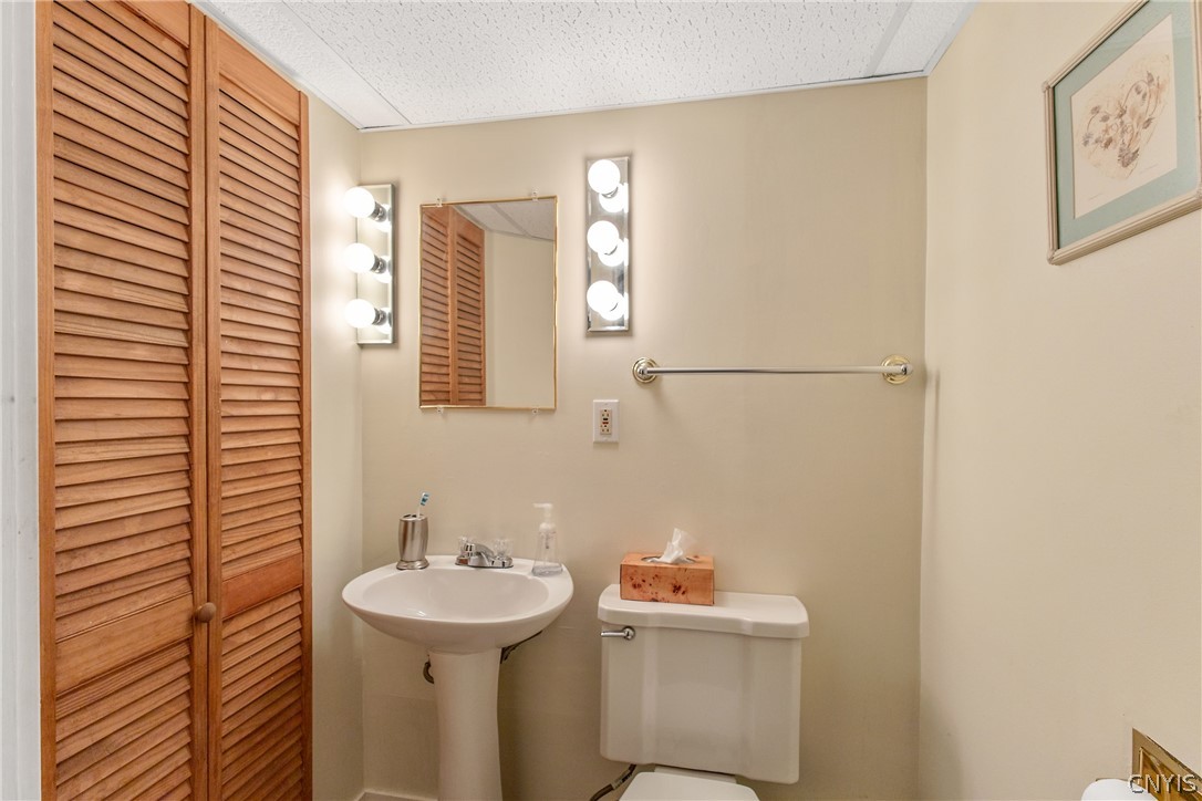 3659 Warners Road Camillus, NY 13209 - Photo 23 of 35