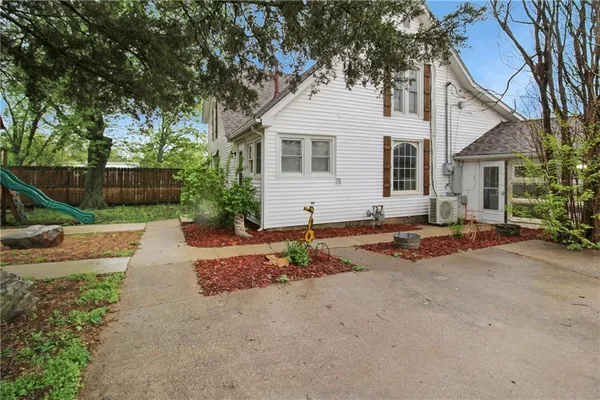 $249,900 | 1509 5th Street, Oswego, KS 67356