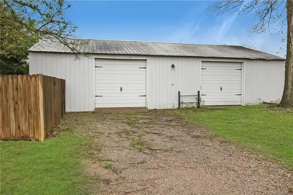 $249,900 | 1509 5th Street, Oswego, KS 67356