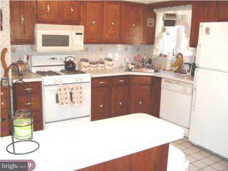 54 Bolton Road Hamilton, NJ 08610 - Photo 4 of 6