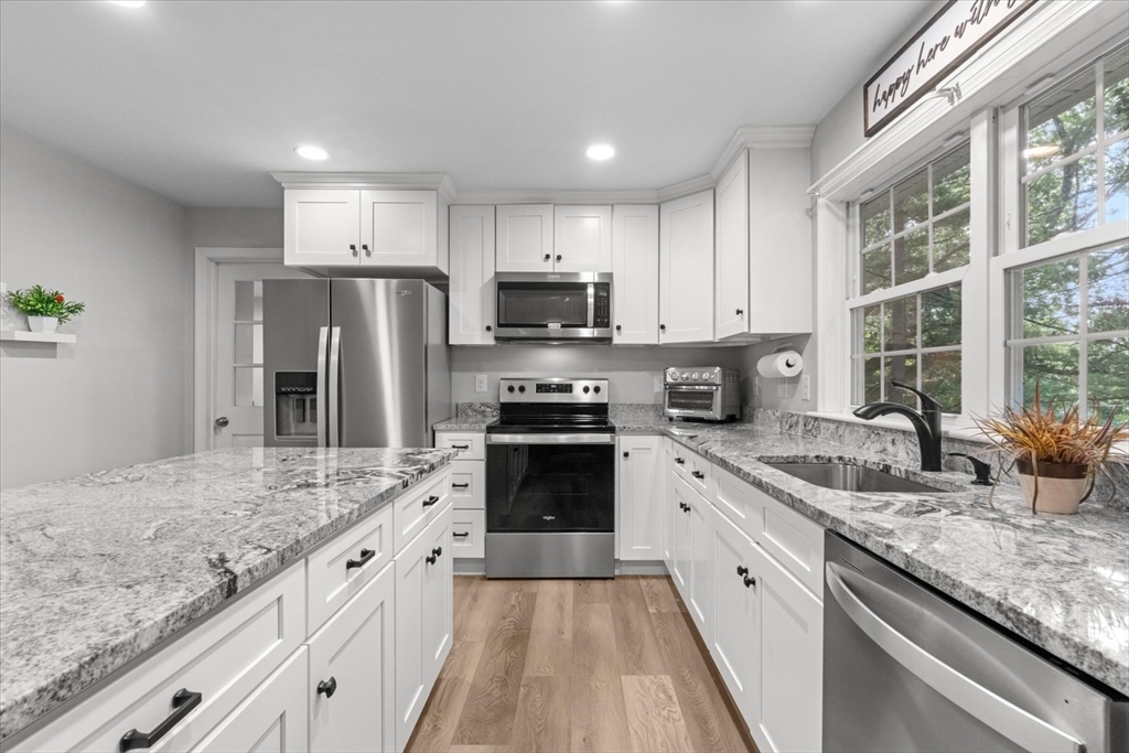 11 Mendon Road Northbridge, MA 01534 - Photo 3 of 42