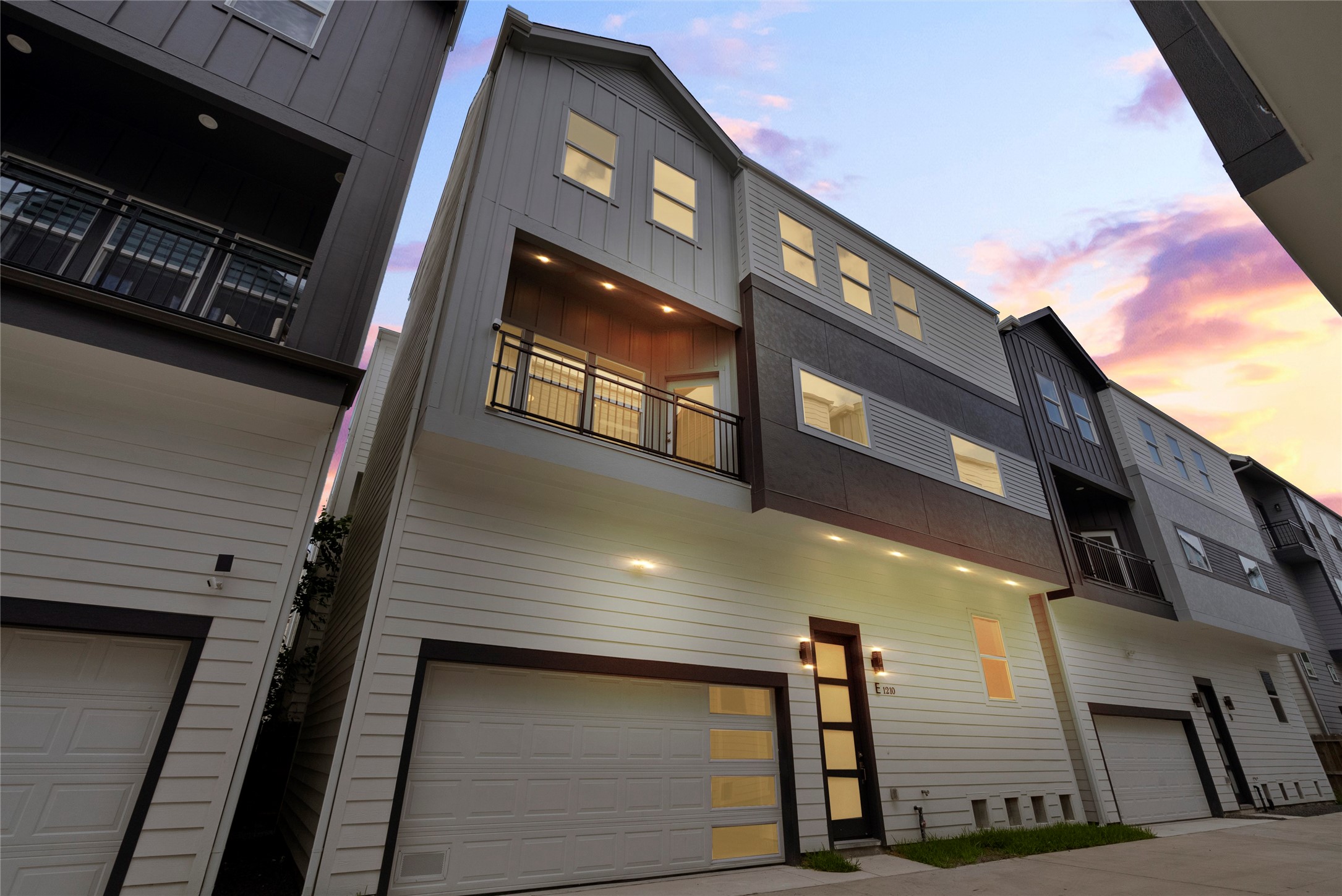 Welcome to 1210 W 17th Street Unit E