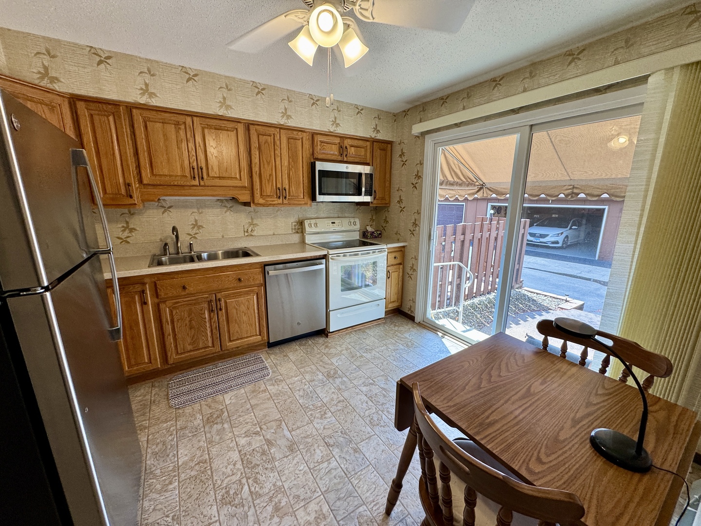 1004 Innsbruck Lane, Unit 1004 Princeton, IL 61356 - Photo 4 of 34