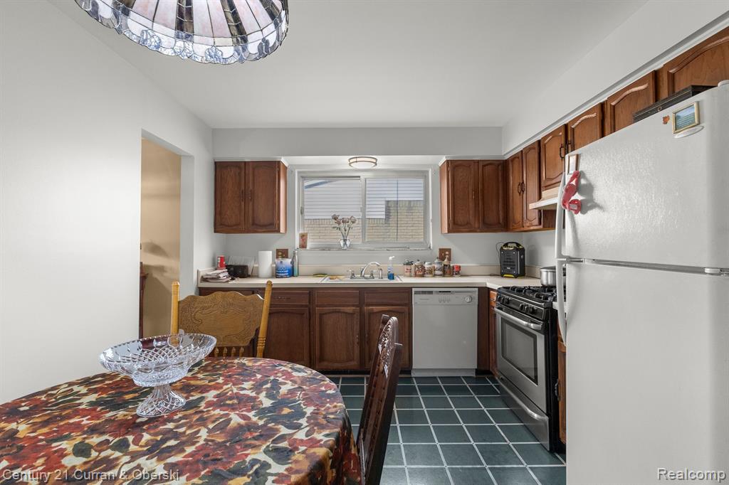 45223 Rudgate Road Canton, MI 48188 - Photo 11 of 35