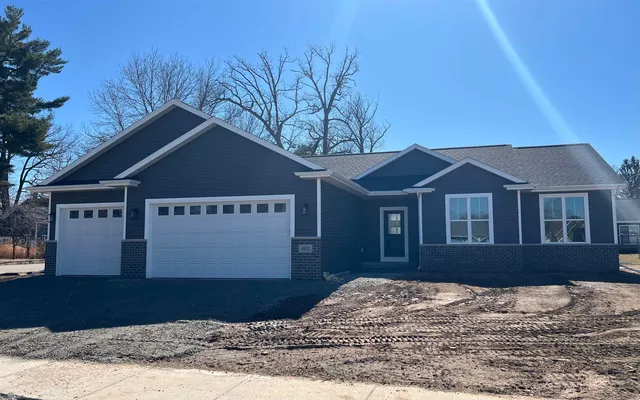 $397,900 | 1490 Birch Hill Lane, Shawano, WI 54166