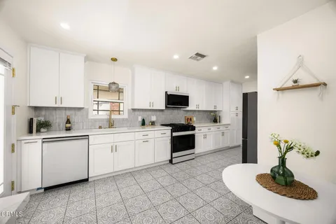$1,138,000 | 1902 North Pass Avenue, Burbank, CA 91505