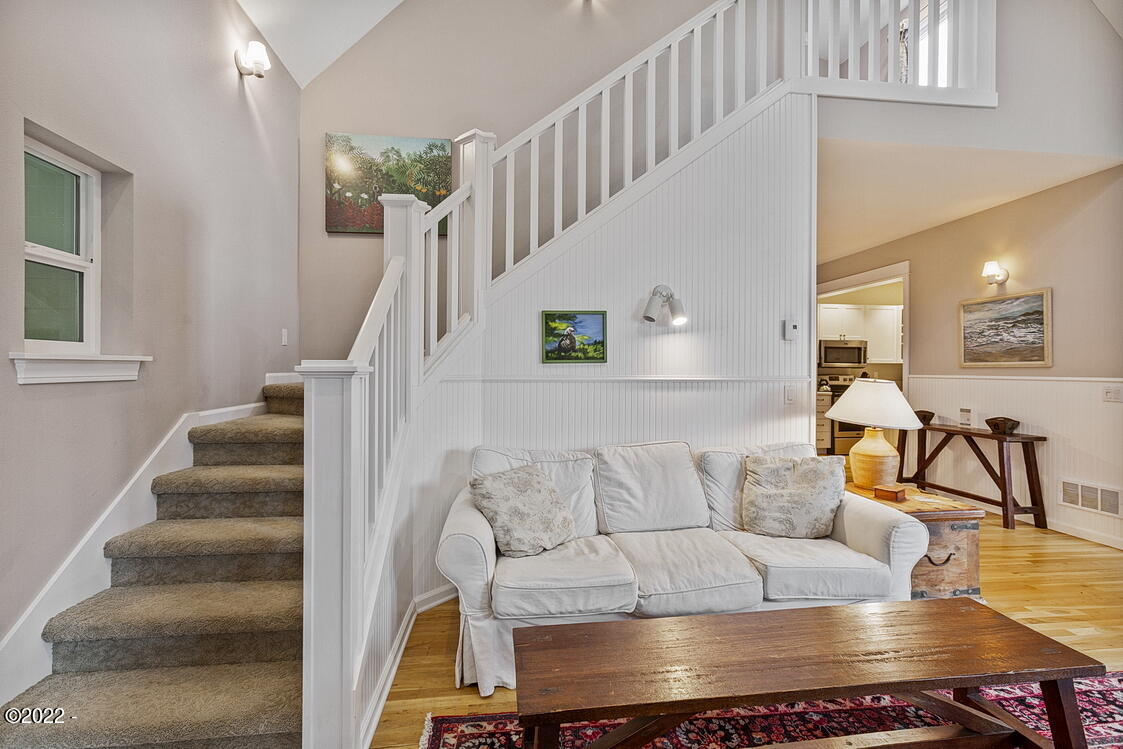 2140 Overleaf Loop Yachats, OR 97498 - Photo 8 of 29 Living Room