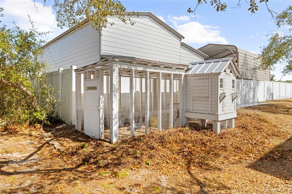 11014 Wren Road Brooksville, FL 34613 - Photo 38 of 50 a backyard of a house