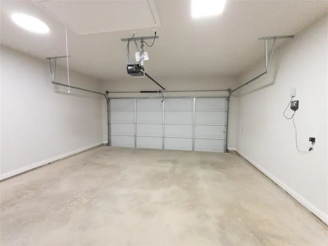 a view of yard with green space