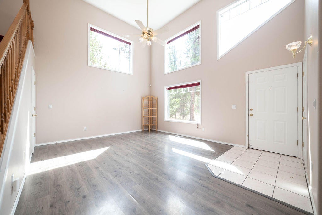 16944 Downey Road Bend, OR 97707 - Photo 5 of 44 Vaulted ceilings with lots of windows