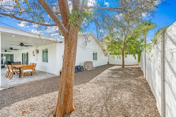 a view of a yard in front of house