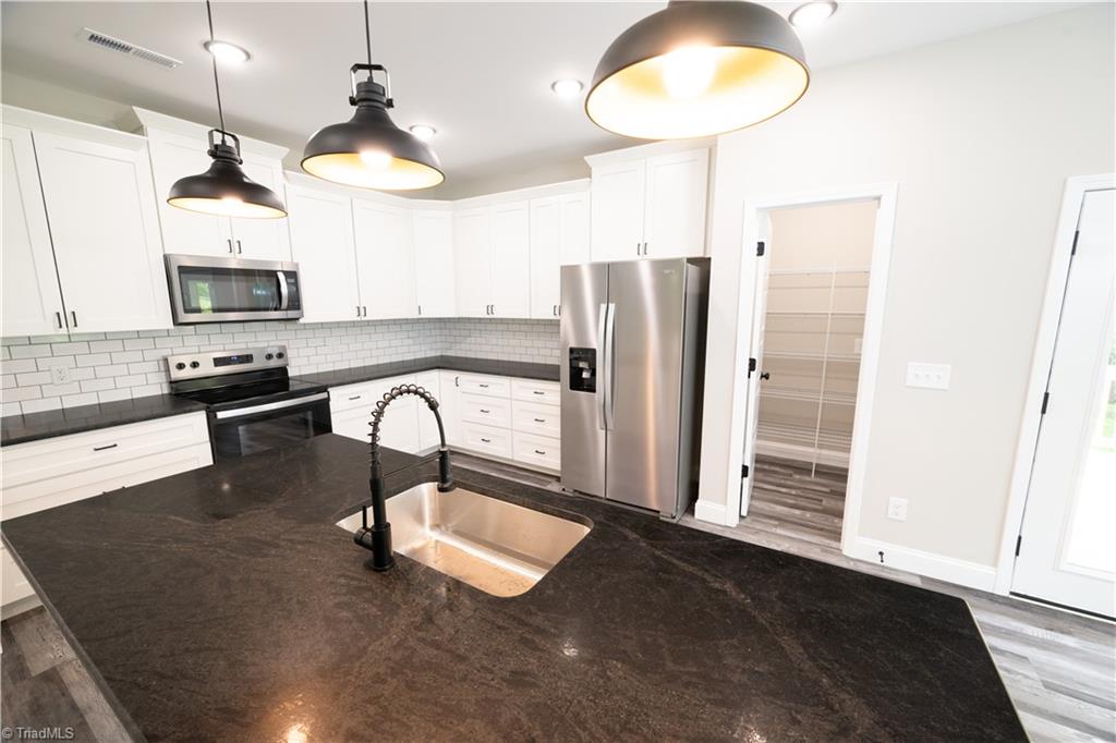 400 Cotswold Lane King, NC 27021 - Photo 13 of 38