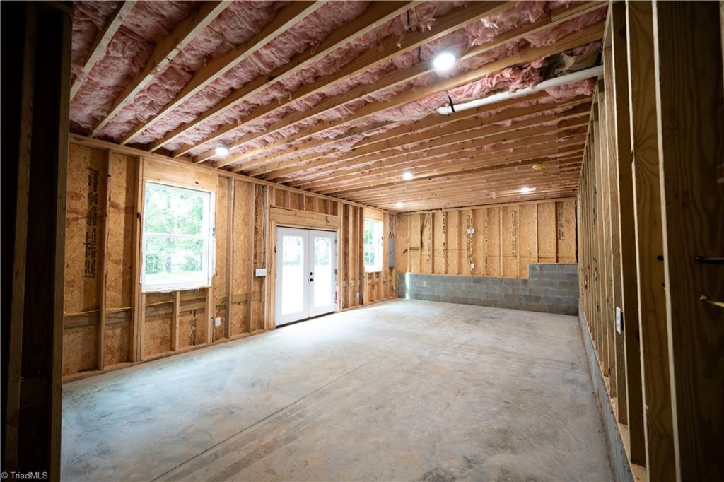 400 Cotswold Lane King, NC 27021 - Photo 35 of 38