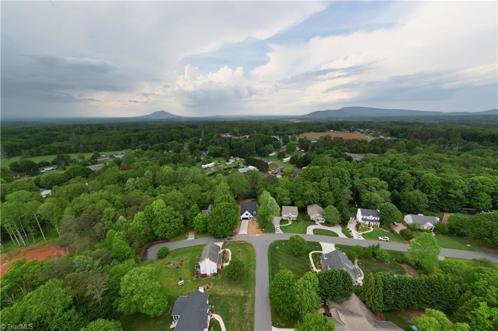 400 Cotswold Lane King, NC 27021 - Photo 5 of 38