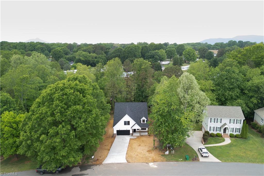 400 Cotswold Lane King, NC 27021 - Photo 7 of 38