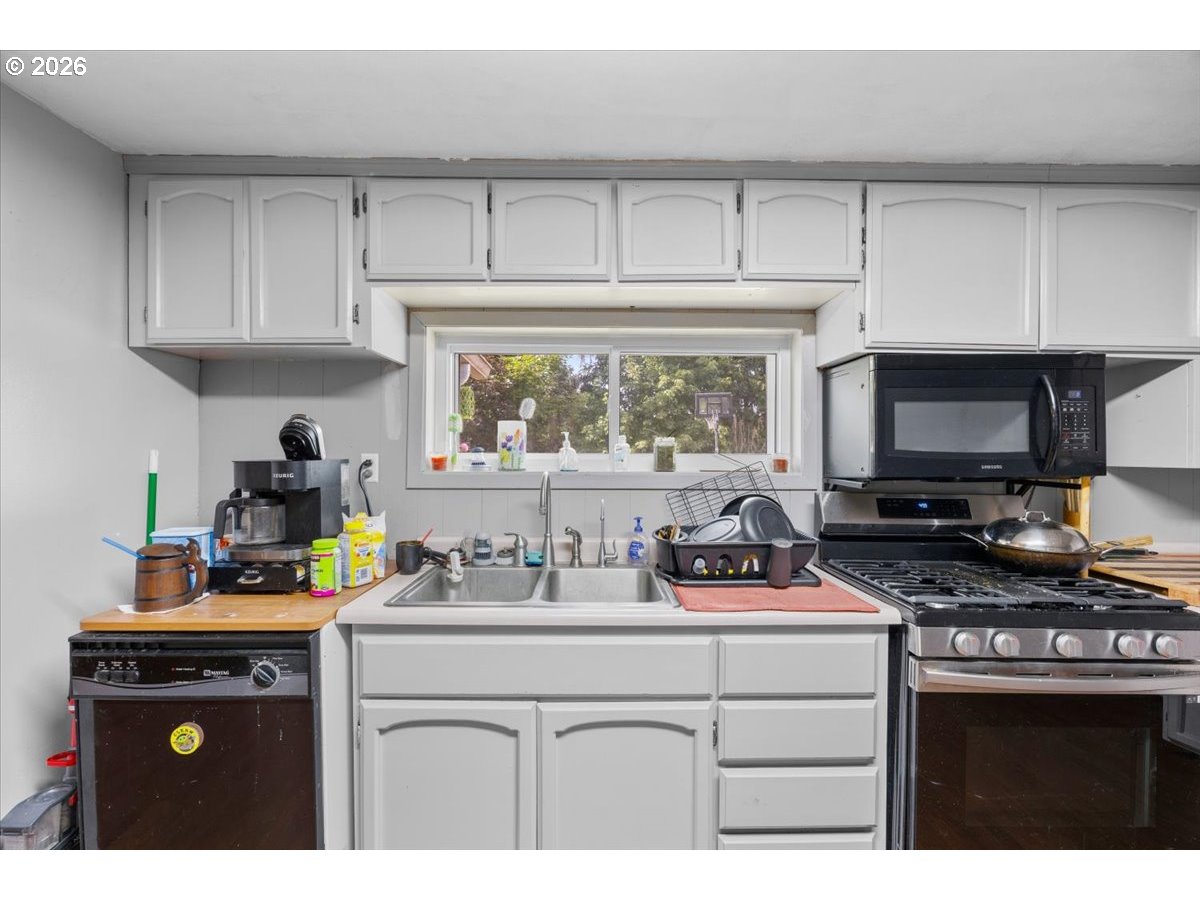 224 5th Street Dillard, OR 97496 - Photo 13 of 29
