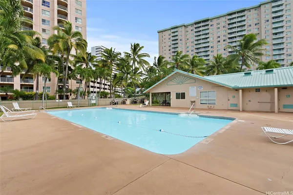 $750,000 | 1070 Ala Napunani Street, Unit 401, Honolulu, HI 96818