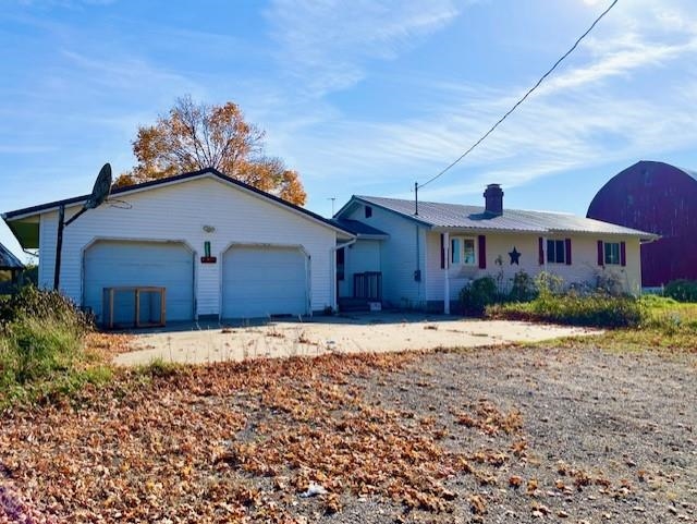 10480 South Gilmore Road Blanchard, MI 49310 - Photo 1 of 33