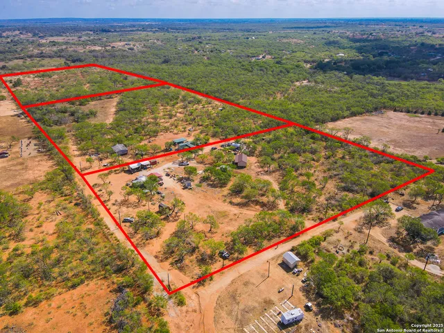 $480,000 | 608 Country Breeze, Floresville, TX 78114