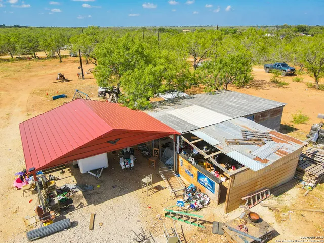 $480,000 | 608 Country Breeze, Floresville, TX 78114