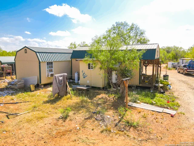 $480,000 | 608 Country Breeze, Floresville, TX 78114