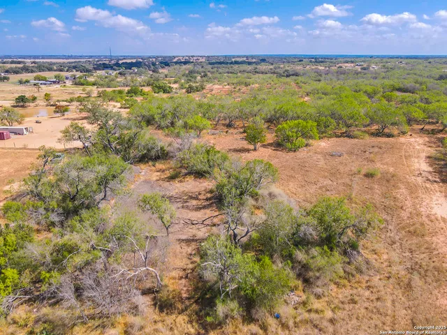 $480,000 | 608 Country Breeze, Floresville, TX 78114
