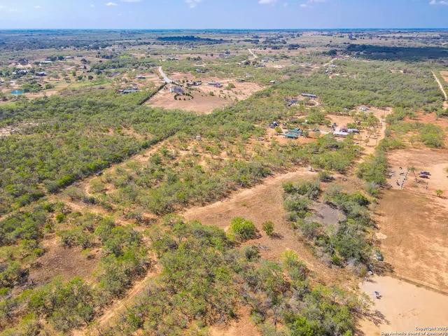 $480,000 | 608 Country Breeze, Floresville, TX 78114