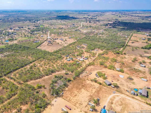 $480,000 | 608 Country Breeze, Floresville, TX 78114