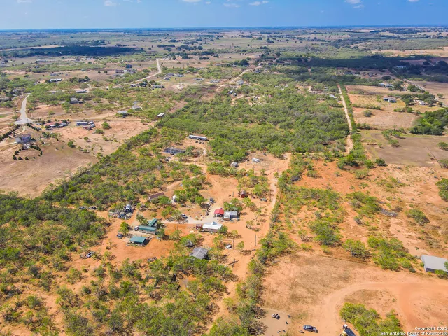 $480,000 | 608 Country Breeze, Floresville, TX 78114