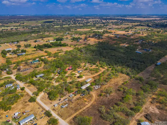 $480,000 | 608 Country Breeze, Floresville, TX 78114