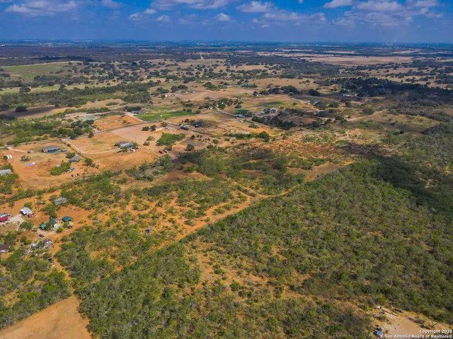 $480,000 | 608 Country Breeze, Floresville, TX 78114
