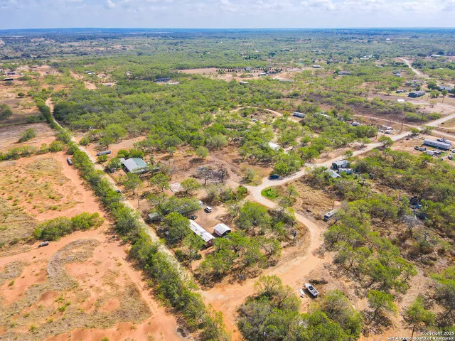 $480,000 | 608 Country Breeze, Floresville, TX 78114